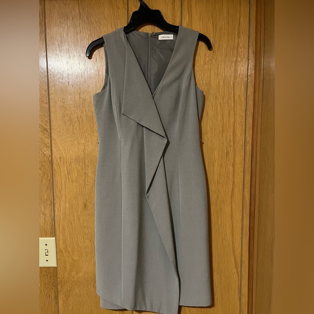 Calvin Klein Gray Sleeveless V-neck Sheath Dress Size 2